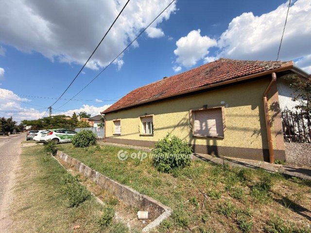 Eladó családi ház, Soltvadkerten 29.9 M Ft, 7 szobás