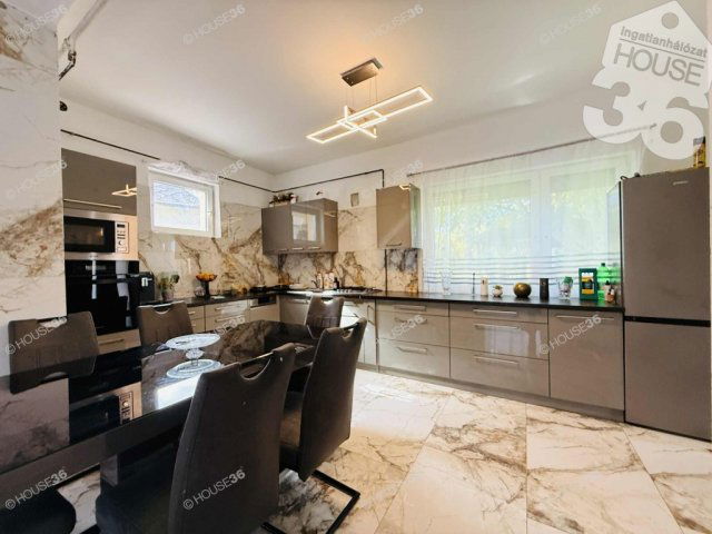 Eladó családi ház, Izsákon 59 M Ft, 3 szobás