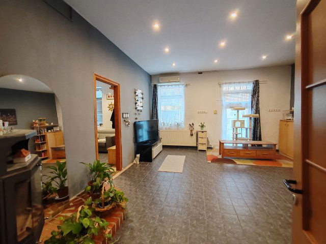 Eladó családi ház, Szolnokon 52.9 M Ft, 3 szobás