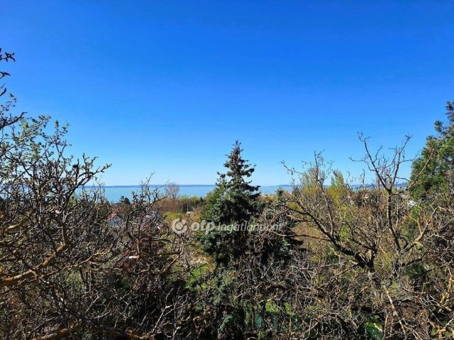 Eladó családi ház, Balatonkenesén 109 M Ft, 5 szobás