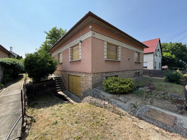 Eladó családi ház, Budapesten, XVII. kerületben, Zrínyi utcában