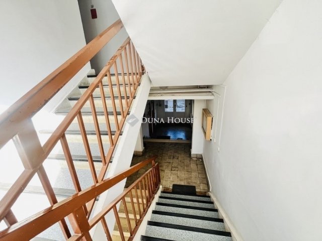 Eladó panellakás, Veszprémben 69.9 M Ft, 2+2 szobás