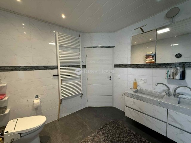 Eladó családi ház, Tiszanánán 72 M Ft, 5 szobás