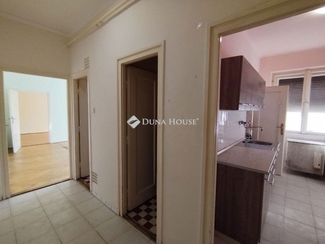 Eladó téglalakás, Szegeden 55 M Ft, 3 szobás