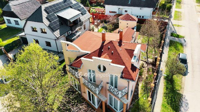 Eladó családi ház, Siófokon 189 M Ft, 8 szobás