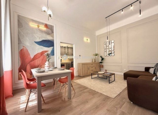 Eladó téglalakás, Budapesten, VI. kerületben 96.5 M Ft, 2 szobás