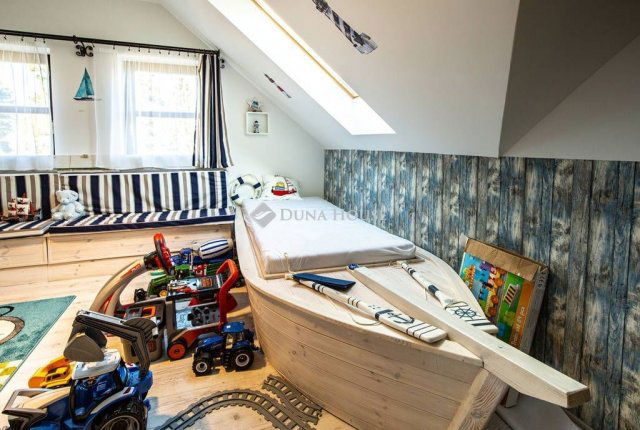 Eladó családi ház, Zamárdiban 420 M Ft, 11 szobás