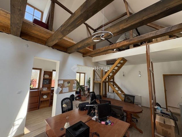 Eladó családi ház, Budapesten, III. kerületben 269.99 M Ft