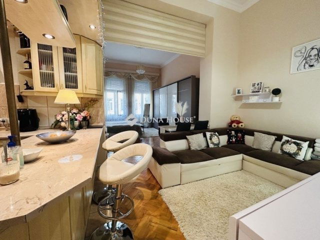 Eladó téglalakás, Budapesten, VII. kerületben 77 M Ft, 2 szobás