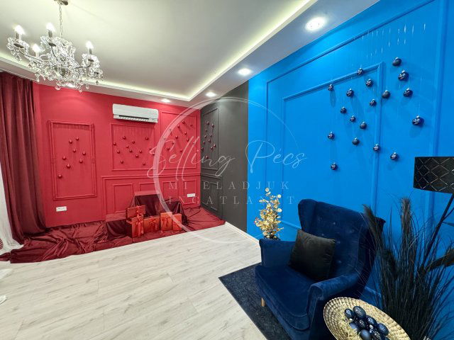 Eladó téglalakás, Pécsett, János utcában 100 M Ft, 3 szobás