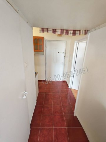 Eladó panellakás, Tatabányán 31.9 M Ft, 1+1 szobás