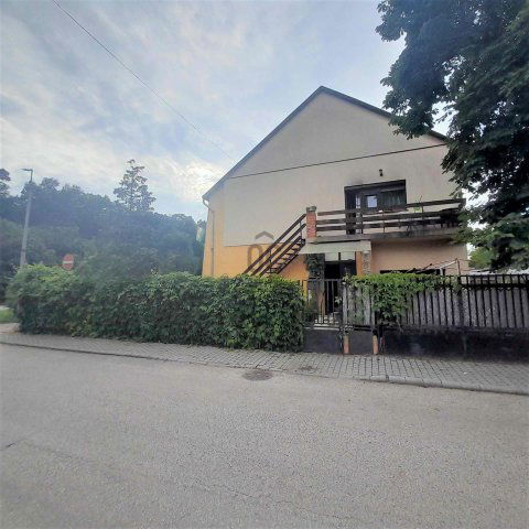 Eladó családi ház, Tatán 119.9 M Ft, 5 szobás