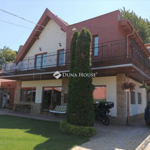 Eladó családi ház, Balatonalmádiban 264.9 M Ft, 6 szobás