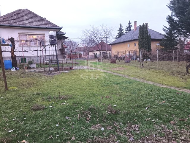 Eladó családi ház, Veresegyházon 79.99 M Ft, 3 szobás