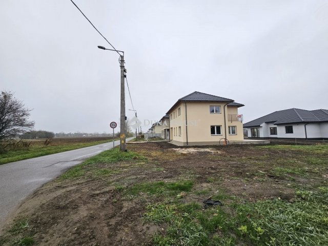 Eladó ikerház, Debrecenben 155 M Ft, 7 szobás