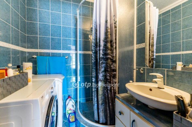 Eladó panellakás, Kazincbarcikán 42 M Ft, 4 szobás