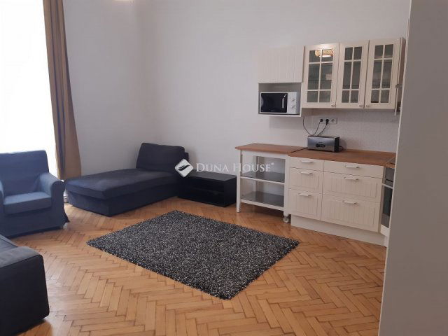 Eladó téglalakás, Budapesten, VI. kerületben, Eötvös utcában