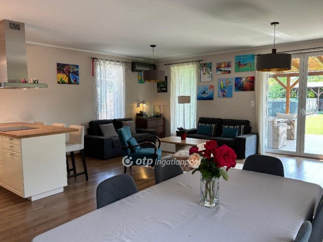 Eladó ikerház, Dunakeszin 234.9 M Ft, 5 szobás