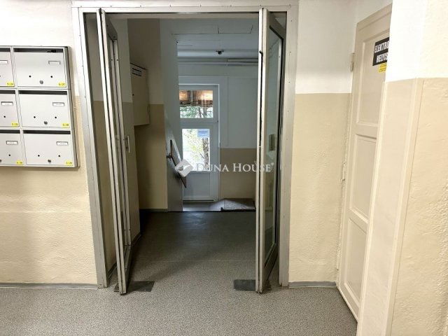 Eladó panellakás, Kecskeméten 45.9 M Ft, 2 szobás