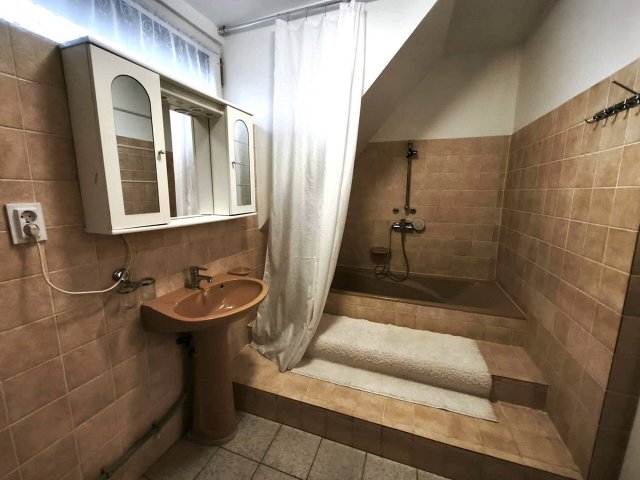 Eladó családi ház, Rácalmáson 98.9 M Ft, 4+1 szobás