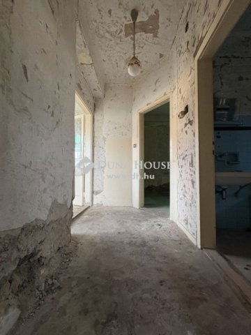 Eladó családi ház, Vecsésen 48 M Ft, 2 szobás