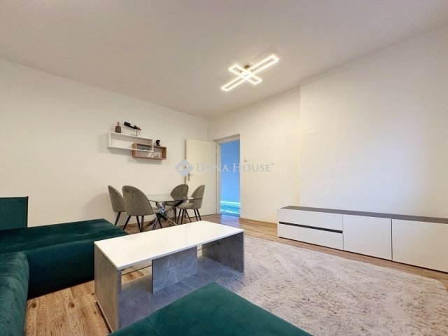 Eladó téglalakás, Pécsett 43.9 M Ft, 2 szobás