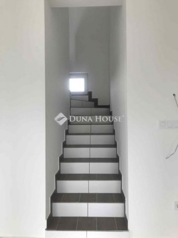 Eladó ikerház, Herceghalomon 99 M Ft, 4 szobás