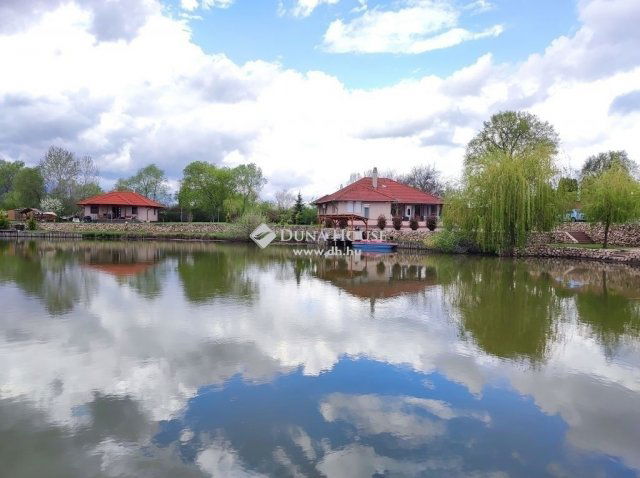 Eladó családi ház, Maglódon 335 M Ft, 7 szobás