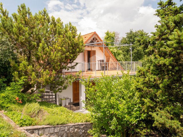Eladó nyaraló, Balatonalmádiban 119.9 M Ft, 3+3 szobás