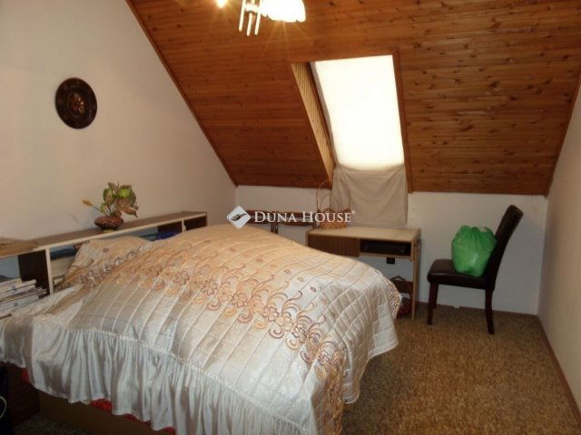 Eladó családi ház, Komlón 80 M Ft, 6 szobás