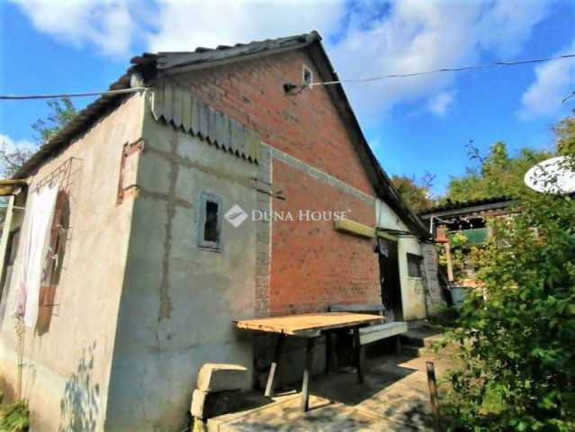 Eladó mezogazdasagi ingatlan, Komlón 2.2 M Ft, 1 szobás