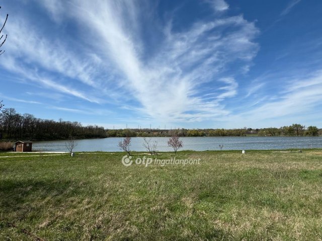 Eladó telek, Gyúrón 10 M Ft / költözzbe.hu