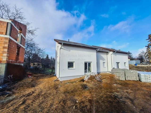 Eladó ikerház, Mogyoródon 75 M Ft, 4 szobás