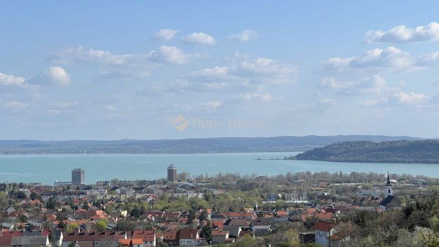 Eladó nyaraló, Balatonfüreden 420 M Ft, 4 szobás