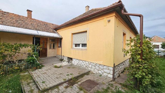 Eladó családi ház, Kerecsenden 32.9 M Ft, 3 szobás