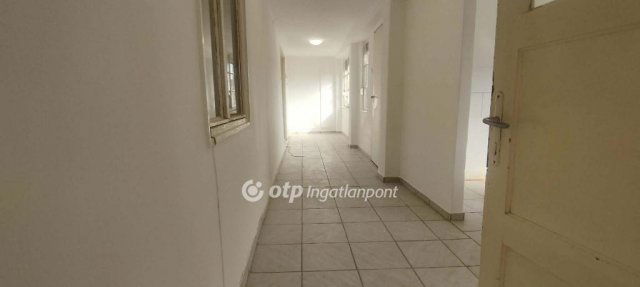 Eladó családi ház, Decsen 19 M Ft, 2 szobás