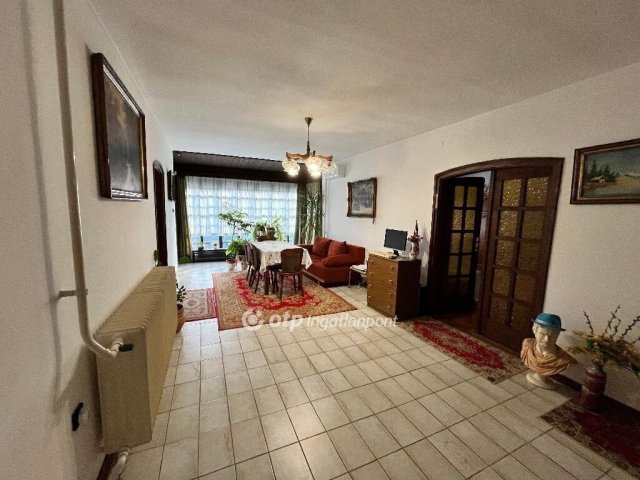 Eladó családi ház, Dunaújvárosban 68 M Ft, 3 szobás