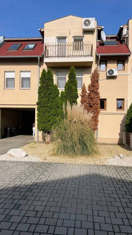 Eladó téglalakás, Baján 49.8 M Ft, 3 szobás