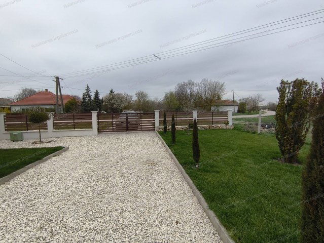Eladó családi ház, Balatonfőkajáron 95 M Ft, 3 szobás