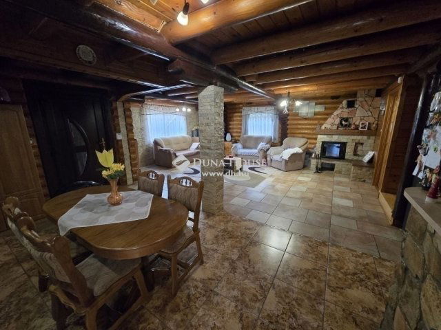 Eladó családi ház, Szigetszentmiklóson 129.9 M Ft, 7 szobás