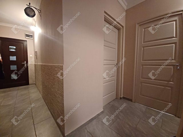 Eladó panellakás, Debrecenben 69.9 M Ft, 3 szobás