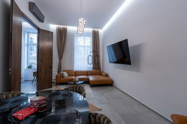 Eladó téglalakás, Budapesten, V. kerületben, Párizsi utcában