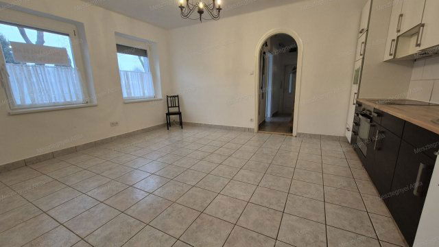 Eladó téglalakás, Sopronban 75.9 M Ft, 4 szobás