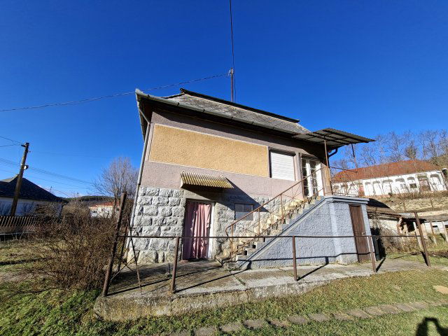 Eladó családi ház, Istenmezején 25 M Ft, 4 szobás