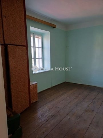 Eladó családi ház, Pécsett 36 M Ft, 4 szobás