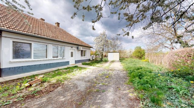 Eladó téglalakás, Polgáron 16.99 M Ft, 1+1 szobás