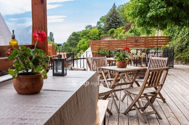 Eladó családi ház, Balatonalmádiban 249.9 M Ft, 6 szobás