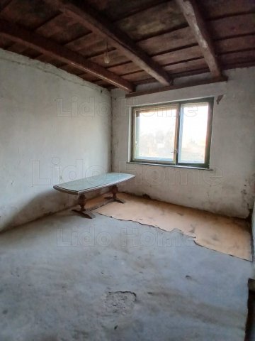 Eladó családi ház, Bakonyszentlászlón 12 M Ft, 2 szobás