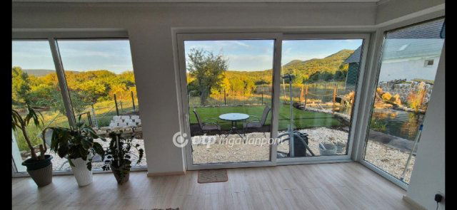 Eladó ikerház, Solymáron 223 M Ft, 4 szobás