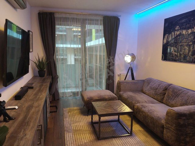 Eladó téglalakás, Budapesten, VIII. kerületben, Corvin sétányon